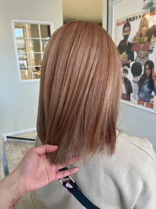 ミディアム ベージュカラー/ いぢちるみのヘアスタイル