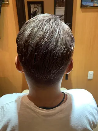 ショート カラー メンズ Drei.B.(ドライヴ)所属・ヨシダ アズサのヘアスタイル