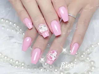 ネイル 🦋 Queenieのネイルデザイン