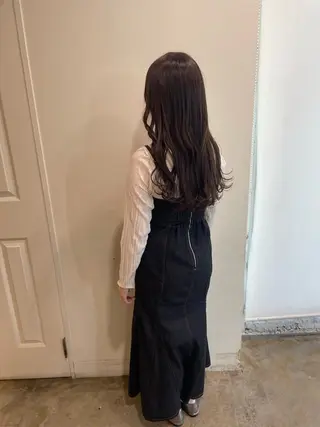 ロング カラー MIOベージュカラー 柔らかいカラーのヘアスタイル