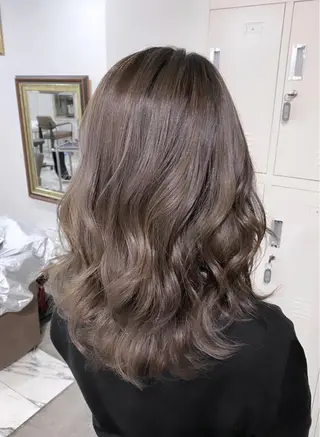 セミロング カラー 👑圧倒的カラー👑 佐々木祐希のヘアスタイル