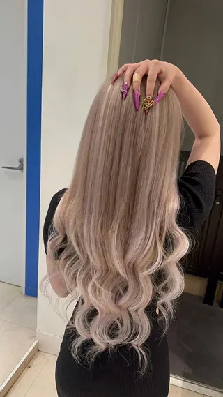 セミロング カラー ヘアアレンジ 🔥ハイトーンカラー ギャルNAOKI🔥のヘアスタイル