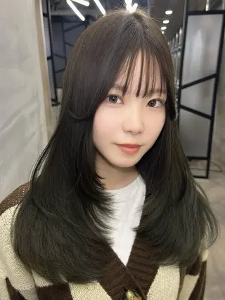 ロング カラー 前髪/顔まわりカット 艶髪/髪質改善/縮毛のヘアスタイル