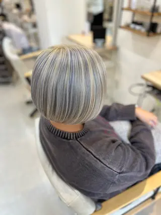 ショート カラー Lamp 柏 山口 か乃 ブリーチカラーのヘアスタイル