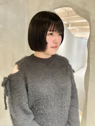 ショート effect横浜所属・切りっぱなしボブ/ 艶カラー/綾莉のヘアスタイル