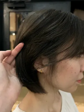 ミディアム カラー COMEG HEAD 上乃裏所属・宮前 芽衣のヘアスタイル