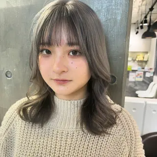 セミロング 透明感ハイライト◎ 伊藤夏海のヘアスタイル