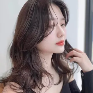 セミロング カラー 岡田 佳子のヘアスタイル