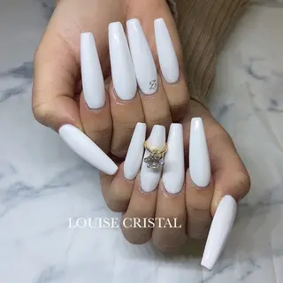 ネイル LOUISE CRYSTALのネイルデザイン