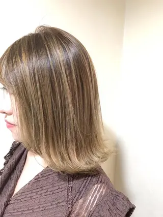 カラー 工藤 綾華のヘアスタイル