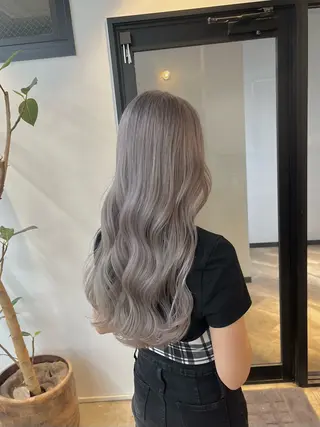 セミロング ハイトーンカラ ー/小川のヘアスタイル