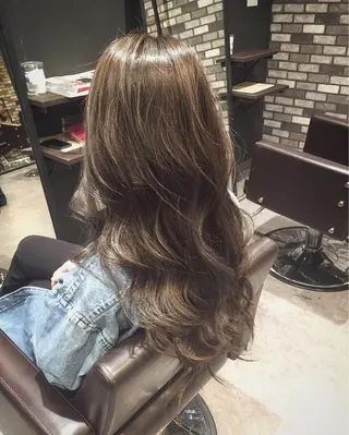 ミディアム カラー due hair 京都駅前店 MILBON オージュア認定サロン【デューヘアー】所属・ハイトーンブリーチ 土坂　由志【京都】のヘアスタイル