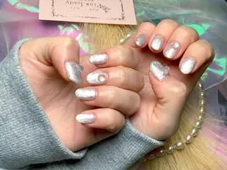 ネイル pink ladyサロン所属・べ にのネイルデザイン