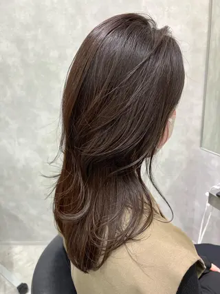 セミロング 上田 エミのヘアスタイル