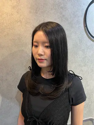 ミディアム ボブ/プツッとボブ/ 暖色カラー/モエのヘアスタイル