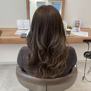 ロング カラー no4ナチュラル戸祭所属・山越 美裕樹のヘアスタイル