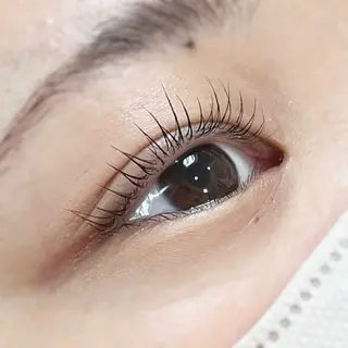 マツエク・マツパ 吉田 芽生のヘアスタイル