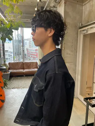 ショート パーマ 愛加パーマ・レイヤー ・ピンクカラーのヘアスタイル