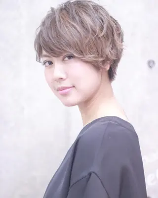 ショート カラー cachecache所属・及川 光のヘアスタイル