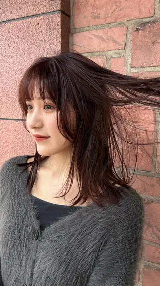 ミディアム カラー ~洗練ナチュラル~ 🪵 岡田 知佳のヘアスタイル