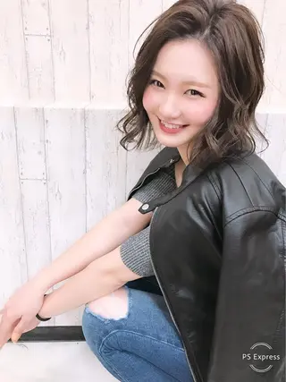 ミディアム LANI OOSAKAのヘアスタイル