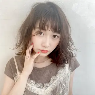 ミディアム レイヤーカット、 大人可愛い　中村美羅のヘアスタイル