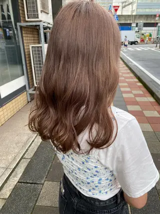 セミロング W所属・小林 朋花のヘアスタイル
