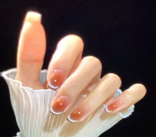 ネイル pink ladyサロン所属・べ にのネイルデザイン