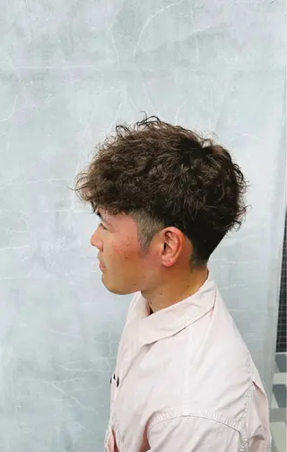 ショート パーマ メンズ 倉持 誠也　フェザーパーマのヘアスタイル
