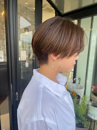 ショート カラー graxi'    グラシー所属・ブリーチ/ハイトーン SERINAのヘアスタイル