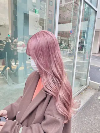 カラー ミルクティーカラー イイサカシュンスケのヘアスタイル