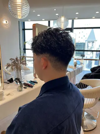 ショート soen所属・⚡メンズパーマフ ェードカットTomyのヘアスタイル