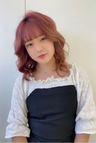 セミロング カラー 中本 日葵梨のヘアスタイル