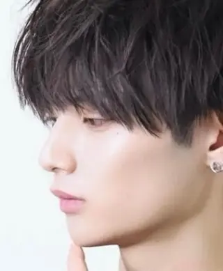 メンズ ꪆৎ平行アーチ ྀི ワカナの眉毛・アイブロウイメージ