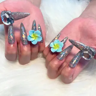 ネイル ゴテゴテ💙ワンホン リオナのネイルデザイン