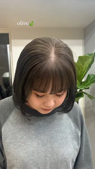 ショート カラー オリーブ/縮毛♡ Natsuno🩰のヘアスタイル