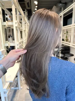 ロング ✨透明感カラー 恵比寿HAYATO✨のヘアスタイル