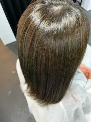 セミロング カラー 津崎 未夢のヘアスタイル