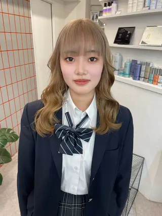 セミロング カラー ブリーチ/グレージュ 🎀momo🎀のヘアスタイル