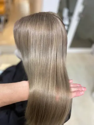 セミロング カラー パーマ ヘアアレンジ メンズ キッズ ネイル マツエク・マツパ アイブロウ 🌟ブリーチ特化型 ハイトーンカラー🌟のヘアスタイル