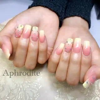 ネイル Aphrodite パラジェル認定サロンのネイルデザイン