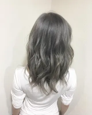 セミロング ヤマグチ ヒカルのヘアスタイル