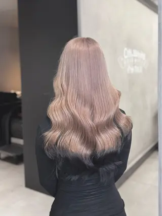 ロング カラー 🇰🇷韓国風ハイ トーンKANA🖤のヘアスタイル