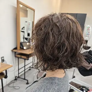 ショート カラー パーマ 浜田りほ Luxbe 博多バスターミナルのヘアスタイル