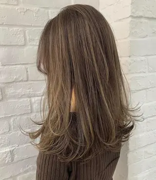 セミロング カラー nuu 栄所属・🧸SAKI🎀 韓国レイヤーのヘアスタイル