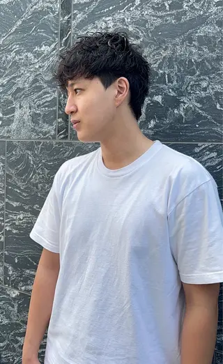 ショート パーマ メンズ 樋野 亮のヘアスタイル