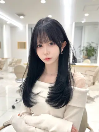 セミロング 岡部 未咲希のヘアスタイル