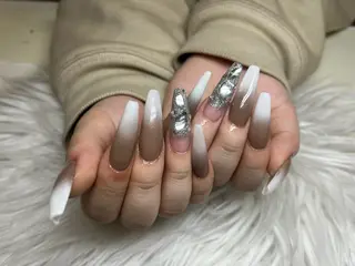 ネイル SOARE🤍 🤍のネイルデザイン