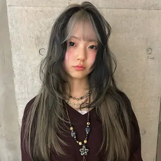 ロング カラー ユメナ ̖́-のヘアスタイル