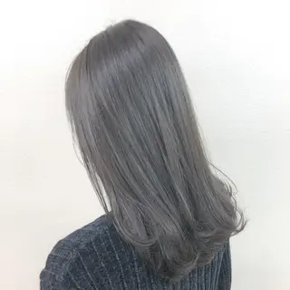 ミディアム カラー レイヤーカット 透明感カラーのヘアスタイル